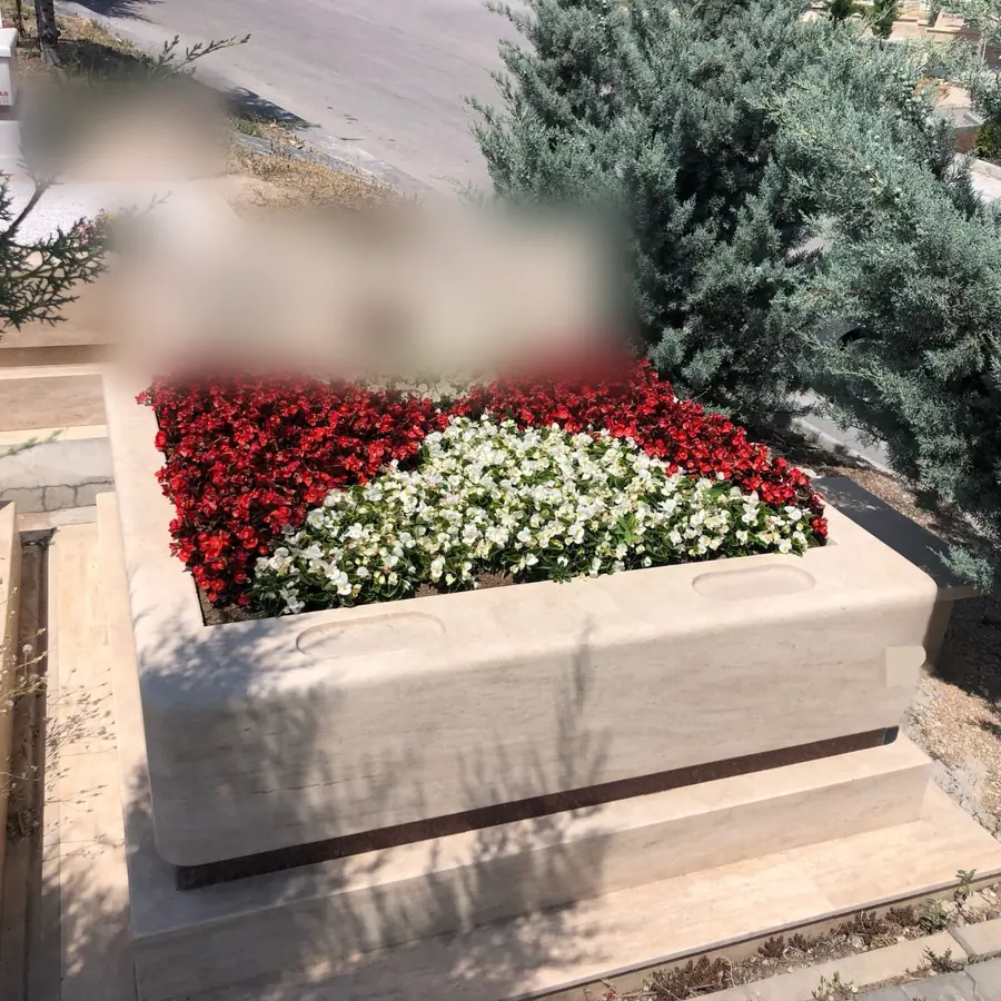 Tamamlanmış kabir bakımı, çiçek ve zemin düzeni
