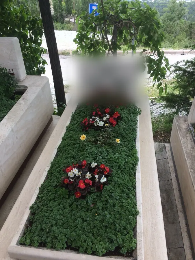 Tamamlanmış kabir bakımı, çiçek ve zemin düzeni